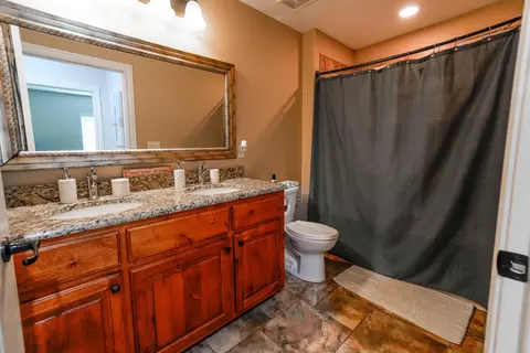 Bath - 3326 S Juniper Ave, Springfield, MO 65804 photo 4 of 5