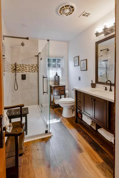 Bath - 712 S Gilman Ave, Wheaton, MO 64874 photo 3 of 5