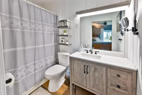 Bath - 712 S Gilman Ave, Wheaton, MO 64874 photo 1 of 5