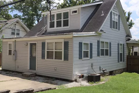 Exterior - 715 E Lynn St, Springfield, MO 65802 photo 6 of 7