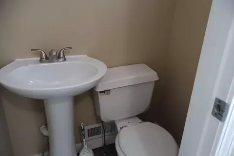 Bath - 715 E Lynn St, Springfield, MO 65802 photo 3 of 3