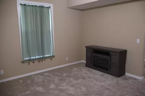 Living - 715 E Lynn St, Springfield, MO 65802 photo 2 of 3