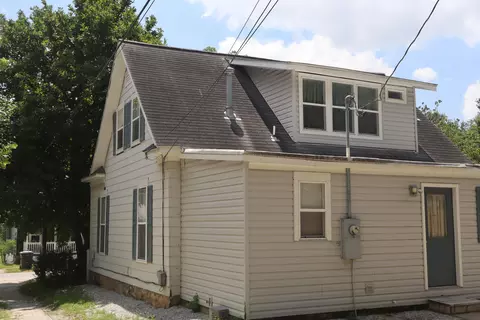 Exterior - 715 E Lynn St, Springfield, MO 65802 photo 4 of 7