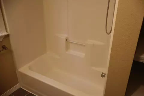 Bath - 715 E Lynn St, Springfield, MO 65802 photo 2 of 3