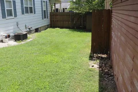 Exterior - 715 E Lynn St, Springfield, MO 65802 photo 7 of 7