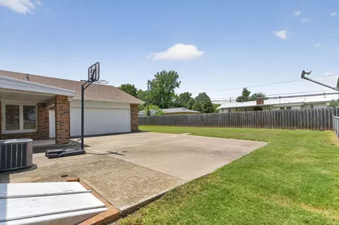 Exterior - 421 S Troy Ave, Springfield, MO 65802 photo 6 of 9