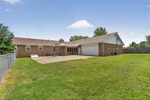Exterior - 421 S Troy Ave, Springfield, MO 65802 photo 2 of 9