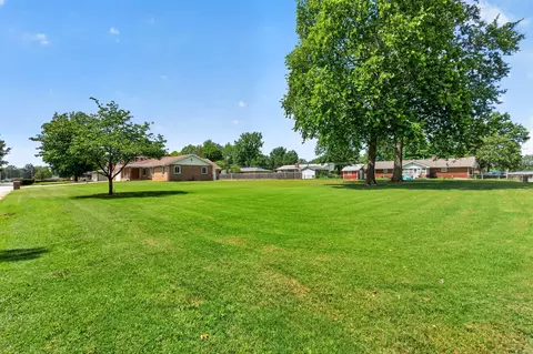 Exterior - 421 S Troy Ave, Springfield, MO 65802 photo 8 of 9