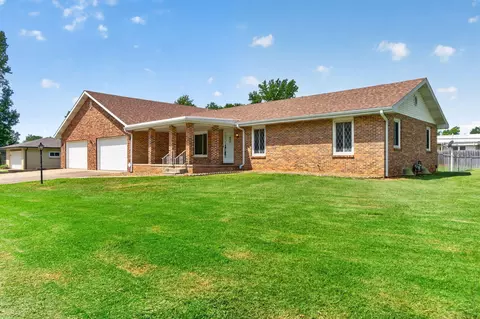 Exterior - 421 S Troy Ave, Springfield, MO 65802 photo 3 of 9