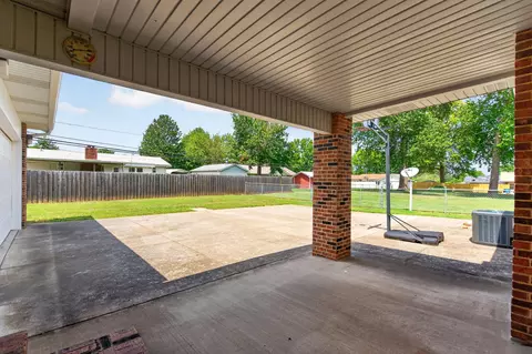Exterior - 421 S Troy Ave, Springfield, MO 65802 photo 5 of 9