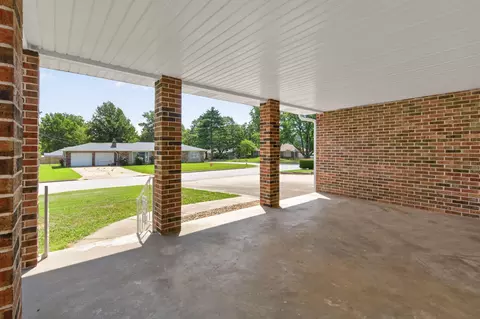 Exterior - 421 S Troy Ave, Springfield, MO 65802 photo 4 of 9