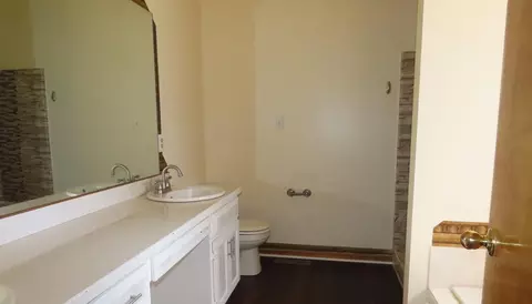 Bath - 3877 S Cottage Ave, Springfield, MO 65807 photo 1 of 2