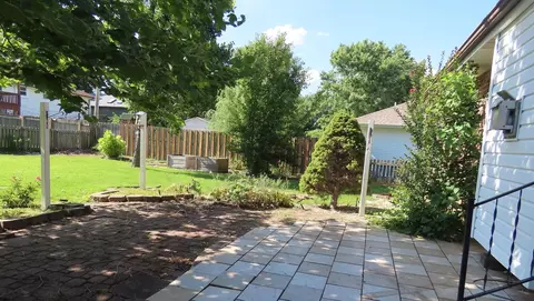 Exterior - 3877 S Cottage Ave, Springfield, MO 65807 photo 3 of 4