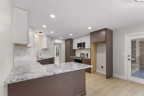 Kitchen - 4081 E Kingsbury St, Springfield, MO 65809 photo 3 of 4
