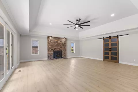 Living - 4081 E Kingsbury St, Springfield, MO 65809 photo 5 of 5