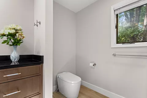 Bath - 4081 E Kingsbury St, Springfield, MO 65809 photo 5 of 7