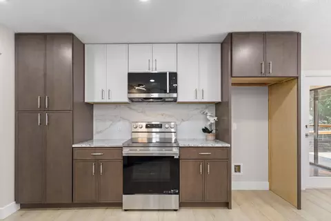 Kitchen - 4081 E Kingsbury St, Springfield, MO 65809 photo 2 of 4
