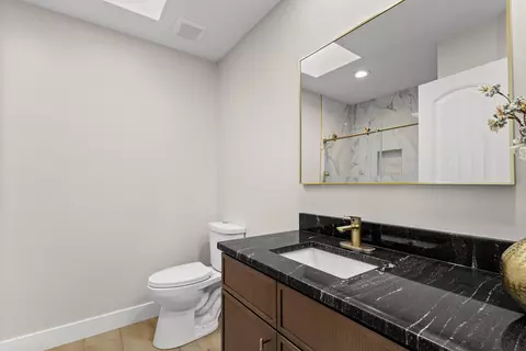Bath - 4081 E Kingsbury St, Springfield, MO 65809 photo 6 of 7
