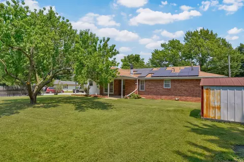 Exterior - 1956 E Greenview St, Springfield, MO 65803 photo 6 of 9