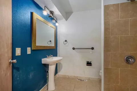 Bath - 1956 E Greenview St, Springfield, MO 65803 photo 2 of 5