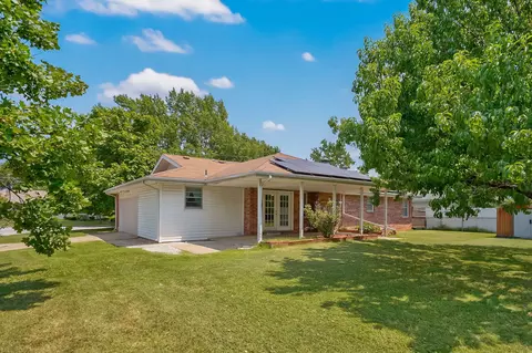 Exterior - 1956 E Greenview St, Springfield, MO 65803 photo 7 of 9