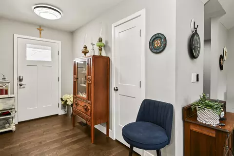 Entry Way - 1682 Ft Sumter Ct, Republic, MO 65738 photo 5 of 6