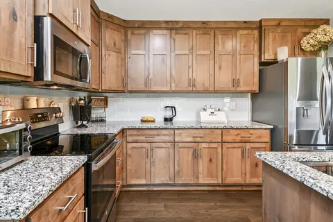 Kitchen - 1682 Ft Sumter Ct, Republic, MO 65738 photo 6 of 9