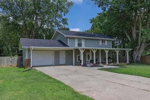 Exterior - 4221 W La Siesta Pl, Springfield, MO 65802 photo 3 of 11