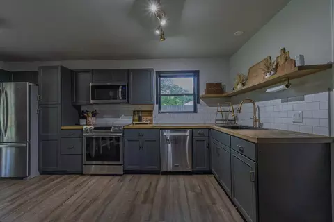 Kitchen - 4221 W La Siesta Pl, Springfield, MO 65802 photo 1 of 4