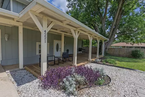Exterior - 4221 W La Siesta Pl, Springfield, MO 65802 photo 4 of 11