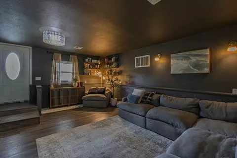 Living - 4221 W La Siesta Pl, Springfield, MO 65802 photo 2 of 2