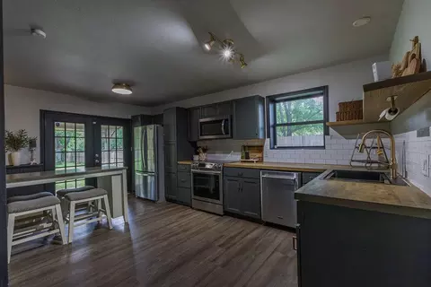 Kitchen - 4221 W La Siesta Pl, Springfield, MO 65802 photo 3 of 4
