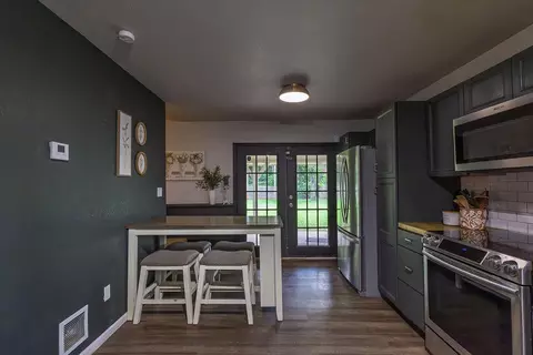 Kitchen - 4221 W La Siesta Pl, Springfield, MO 65802 photo 4 of 4