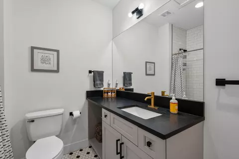 Bath - 1085 E Valley Trail Dr, Republic, MO 65738 photo 5 of 6