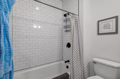 Bath - 1085 E Valley Trail Dr, Republic, MO 65738 photo 6 of 6