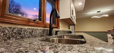 Kitchen - 806 E Springfield St, Aurora, MO 65605 photo 5 of 9