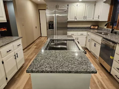 Kitchen - 806 E Springfield St, Aurora, MO 65605 photo 3 of 9