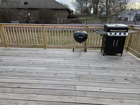 Exterior - 806 E Springfield St, Aurora, MO 65605 photo 10 of 12