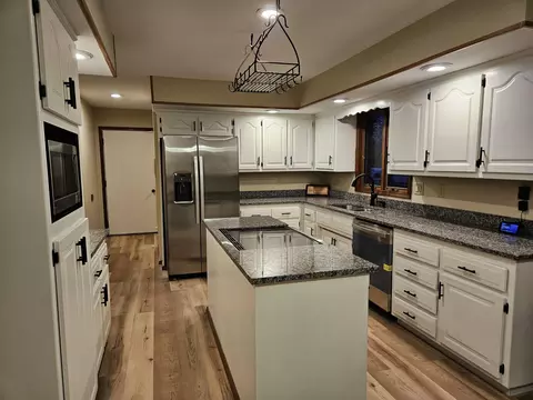 Kitchen - 806 E Springfield St, Aurora, MO 65605 photo 1 of 9