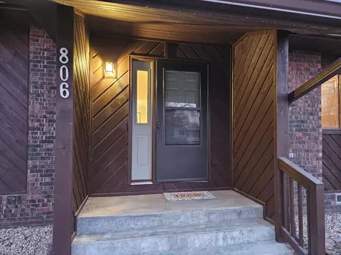 Exterior - 806 E Springfield St, Aurora, MO 65605 photo 8 of 12