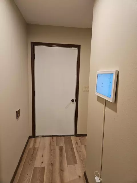 Entry Way - 806 E Springfield St, Aurora, MO 65605 photo 4 of 5