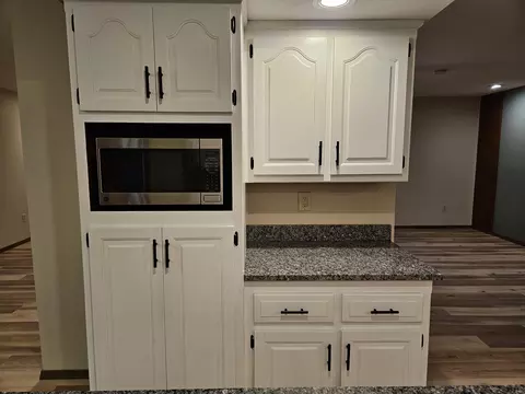 Kitchen - 806 E Springfield St, Aurora, MO 65605 photo 4 of 9