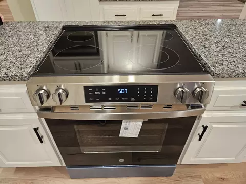 Kitchen - 806 E Springfield St, Aurora, MO 65605 photo 6 of 9