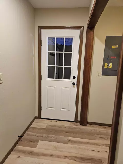 Entry Way - 806 E Springfield St, Aurora, MO 65605 photo 5 of 5