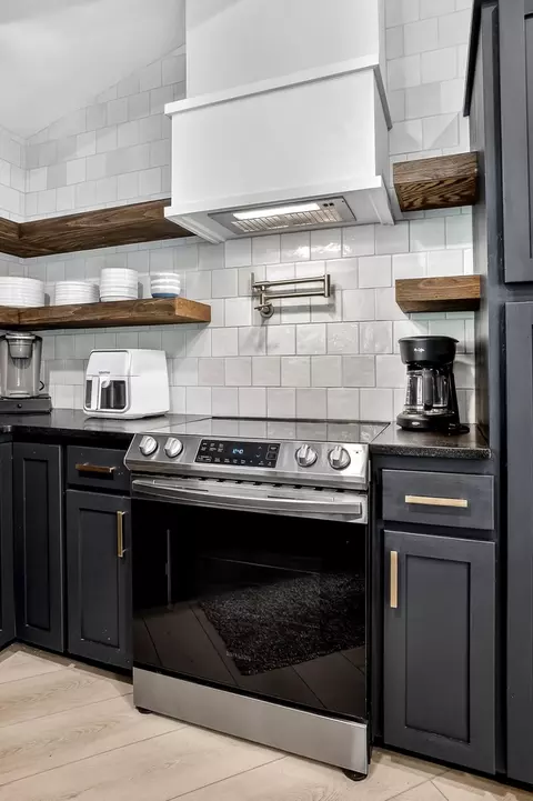 Kitchen - 26963 Cottage Ln, Shell Knob, MO 65747 photo 4 of 6