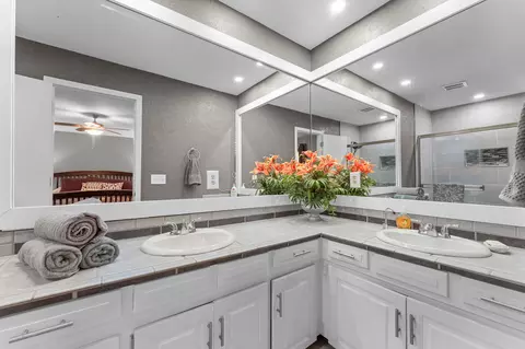 Bath - 364 Curtis Dr, Forsyth, MO 65653 photo 3 of 5