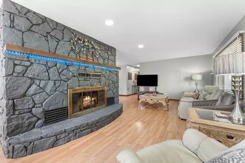 Living - 364 Curtis Dr, Forsyth, MO 65653 photo 2 of 5