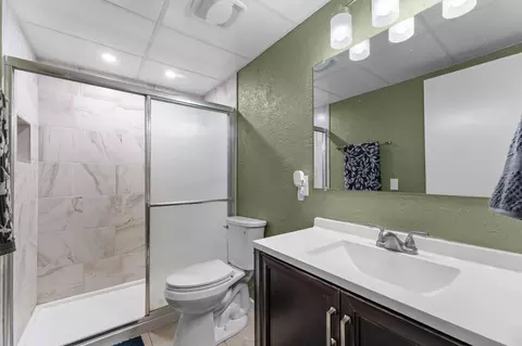 Bath - 364 Curtis Dr, Forsyth, MO 65653 photo 4 of 5