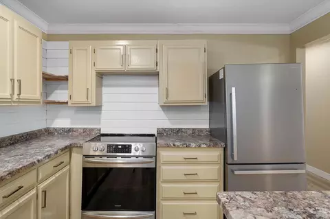 Kitchen - 205 Kings Dr, Willard, MO 65781 photo 2 of 2