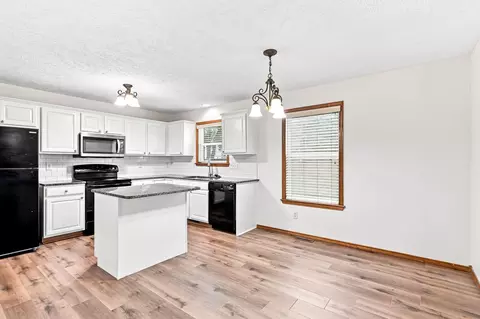 Kitchen - 3618 W Vincent Dr, Springfield, MO 65810 photo 2 of 5